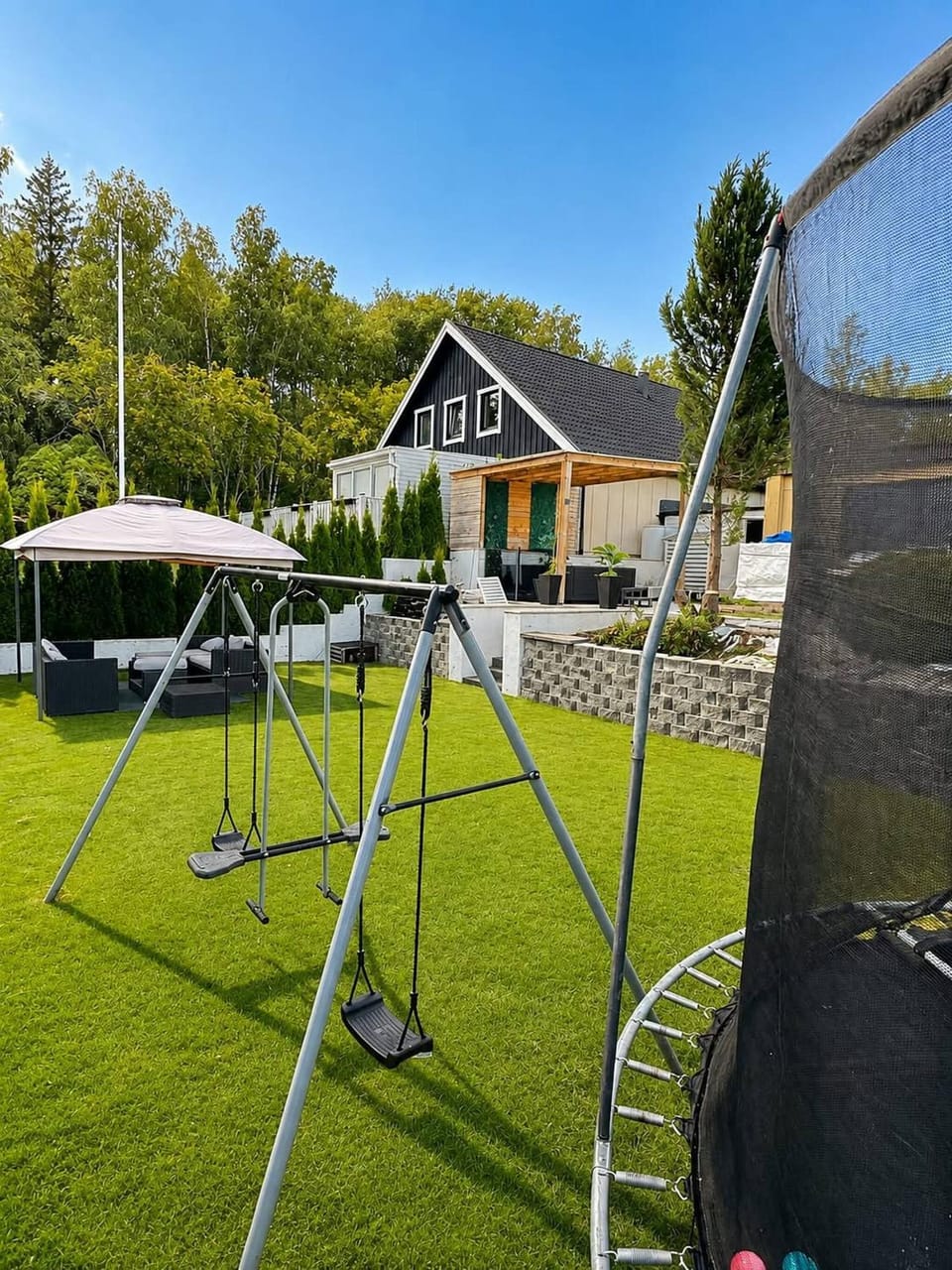 Cozy house with garden hot tub House in Stockholm County