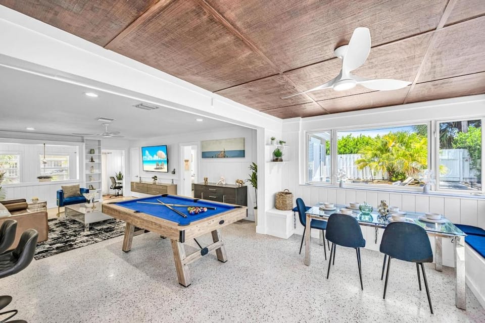 Casa Palma Pool 4BR Coastal Home Near Beach House in Delray Beach