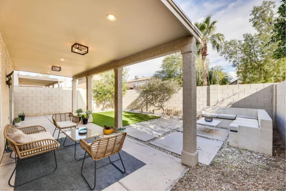 Mesa Oasis-Patio-Garage House in Gilbert