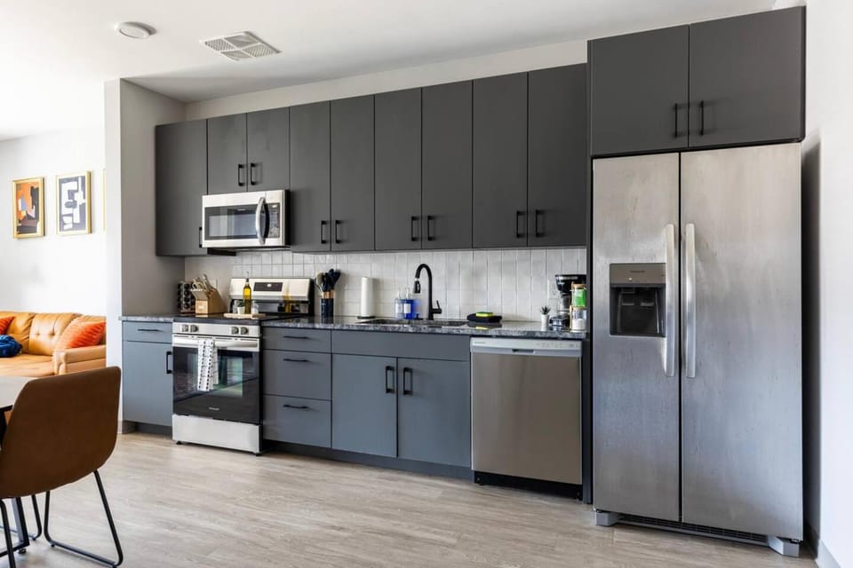 Coffee/tea facilities, Kitchen or kitchenette, dishwasher, oven, stove, toaster