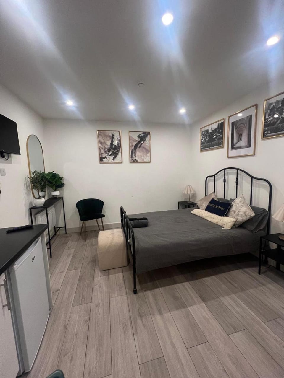Barn Conversion Sleeps 2 with Wifi House in Croydon