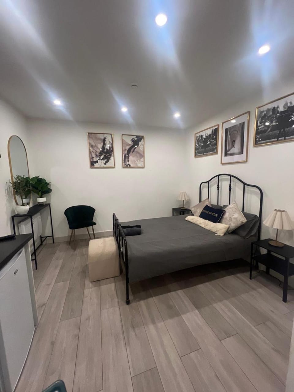 Barn Conversion Sleeps 2 with Wifi House in Croydon