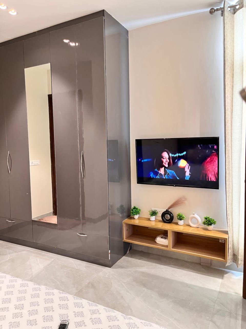 FR Living 1930 Apartment in Gurugram
