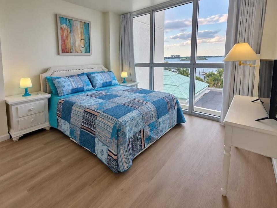 Bed, Natural landscape, TV and multimedia, Bedroom, River view