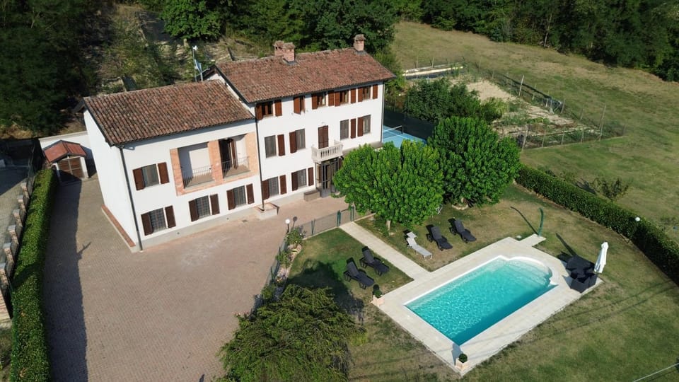 Property building, Day, Garden, Pool view, Swimming pool, sunbed