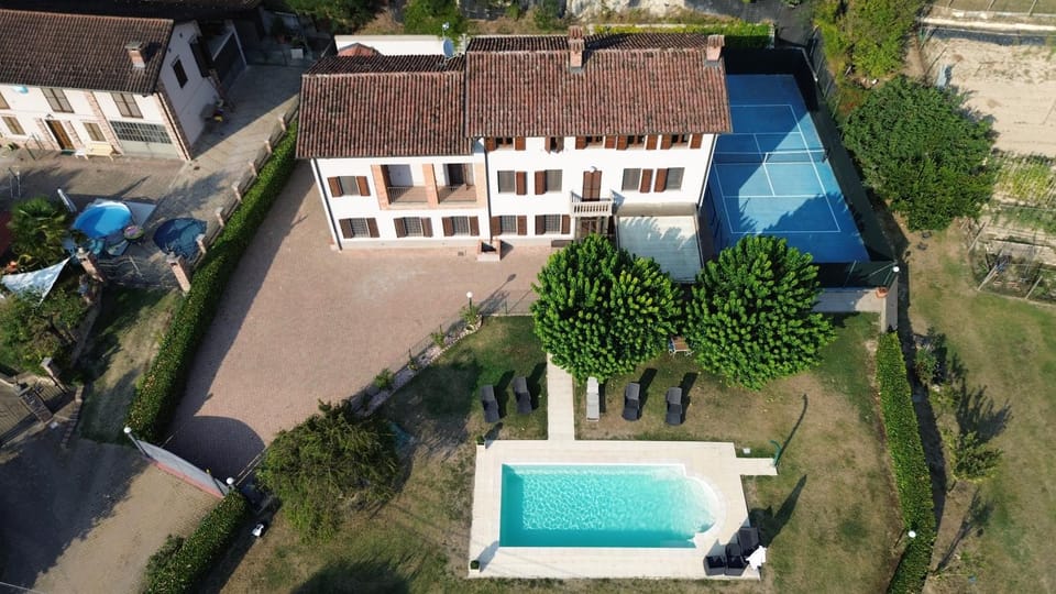 Property building, Day, Bird's eye view, Pool view, Swimming pool, sunbed