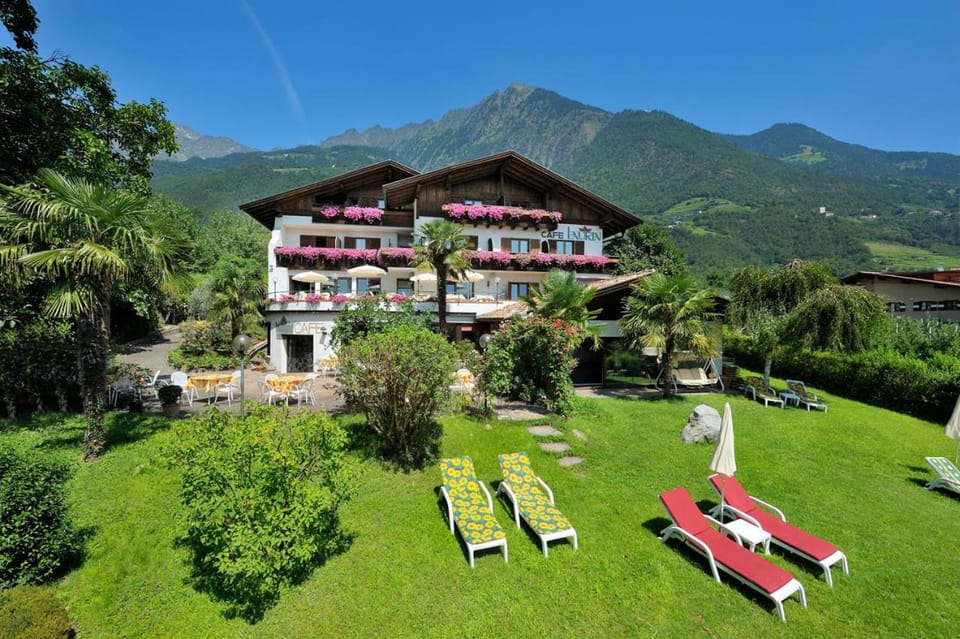 Facade/entrance, Garden