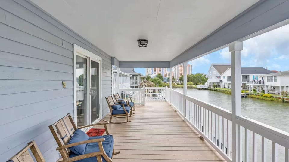 View (from property/room), Balcony/Terrace, River view