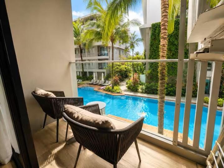 Property building, Patio, Day, View (from property/room), Balcony/Terrace, Pool view, Swimming pool, Swimming pool, sunbed
