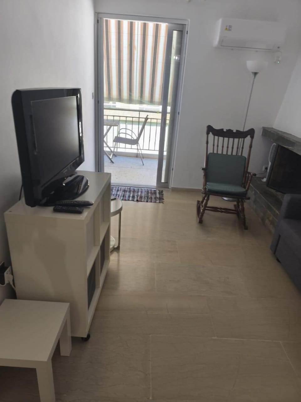 Communal lounge/ TV room, TV and multimedia, Living room, Seating area, Evening entertainment