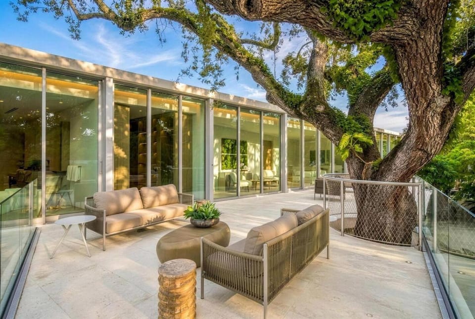 Tropical Modern House House in Coconut Grove