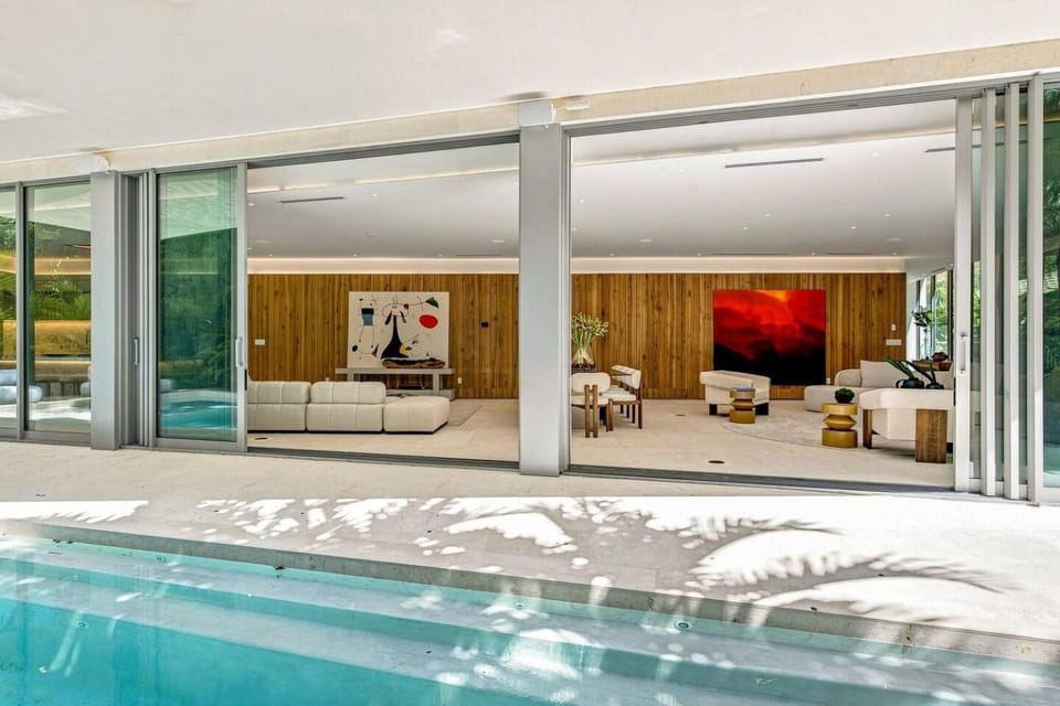 Tropical Modern House House in Coconut Grove