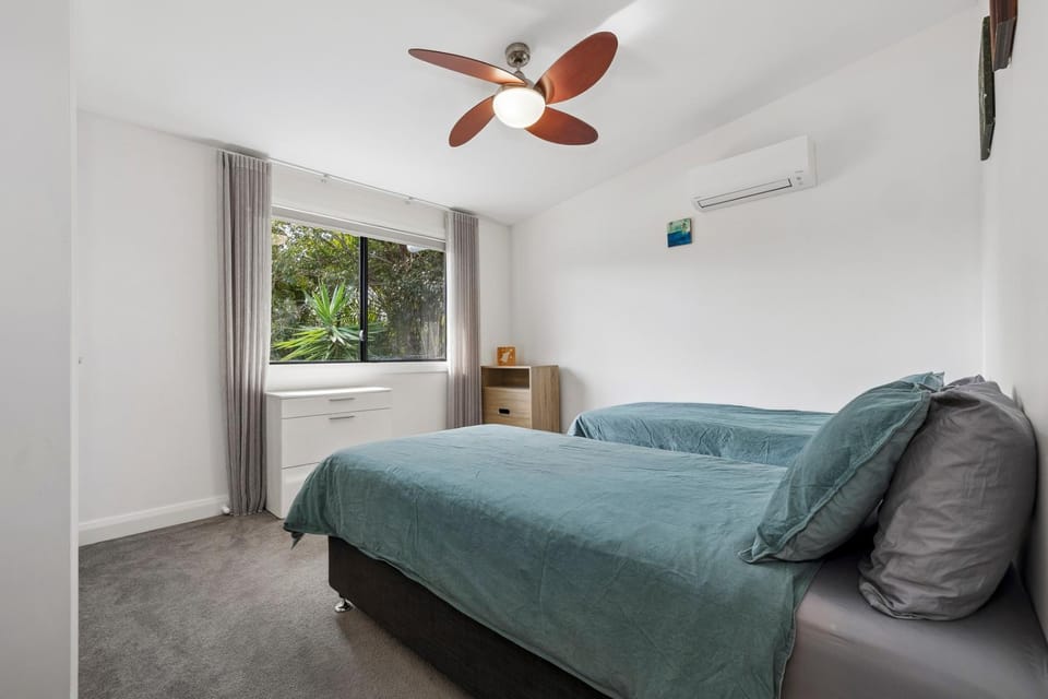 Bed, Bedroom, air conditioner
