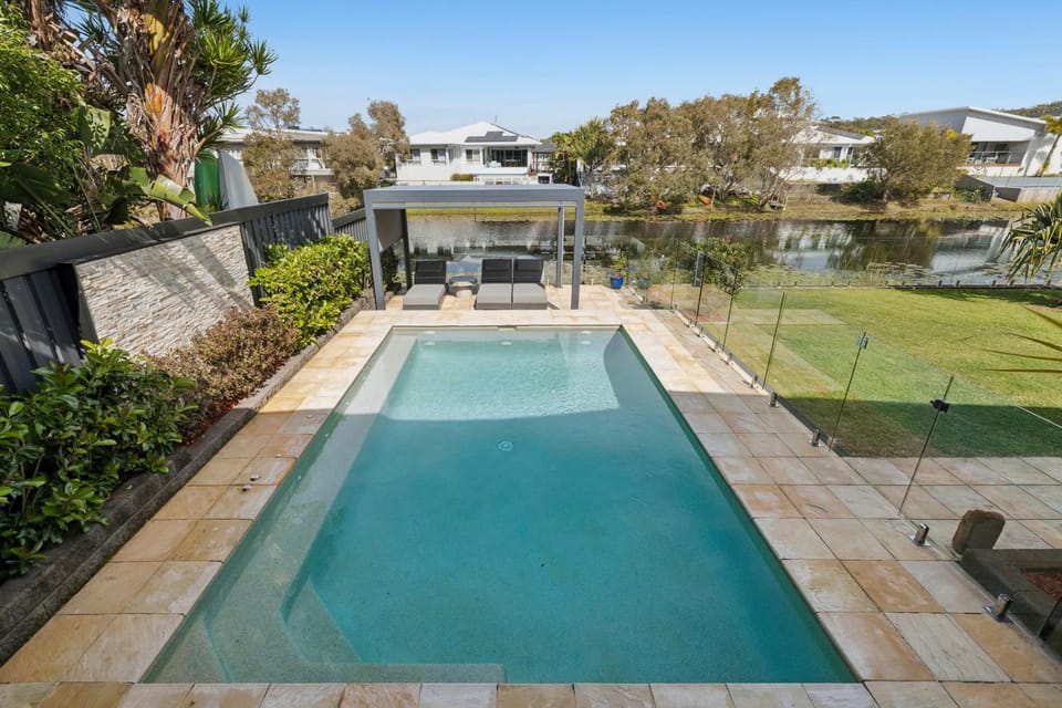Garden, Garden view, Pool view, Swimming pool, sunbed