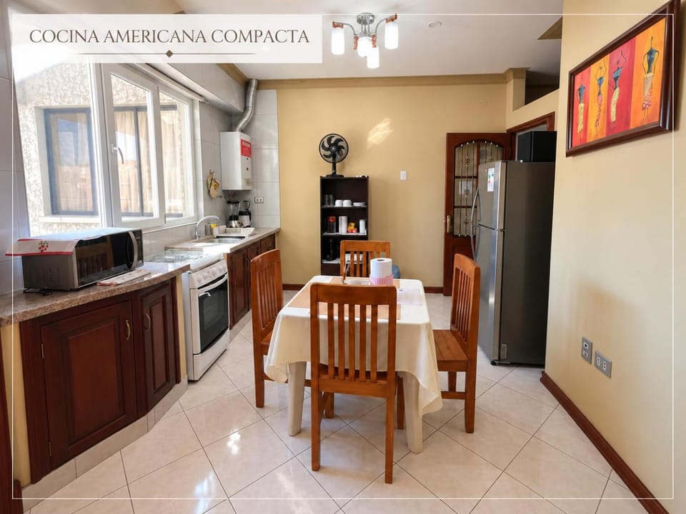 Kitchen or kitchenette, Dining area