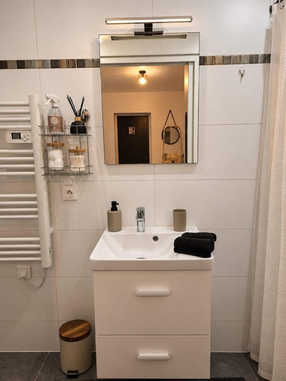 Maisonnette Charme et confort avec terrasse 20 min de Paris proche Disney Apartment in Gagny