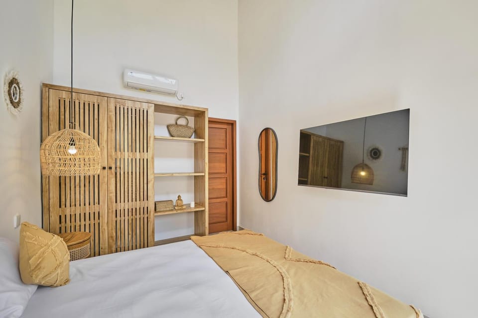 Bed, TV and multimedia, Bedroom, wardrobe, air conditioner