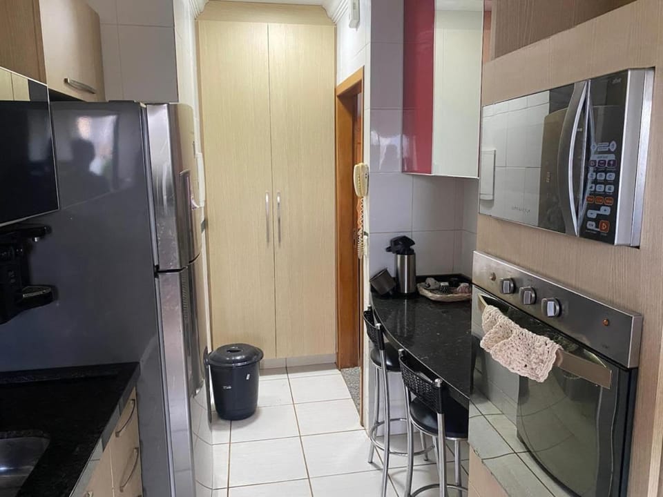 Coffee/tea facilities, Kitchen or kitchenette, Dining area, oven, stove, toaster