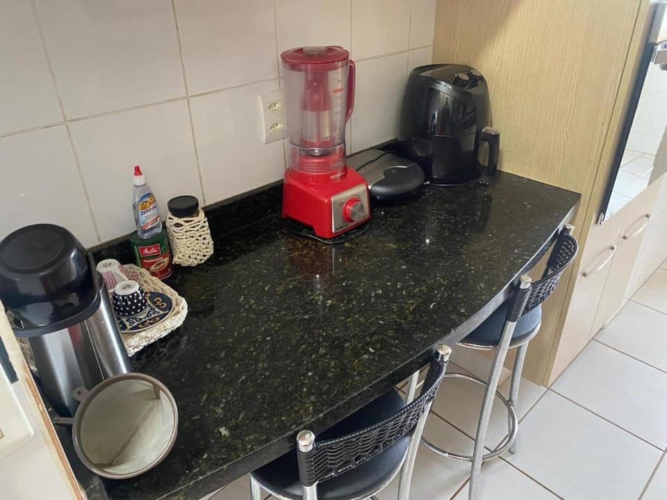 Coffee/tea facilities, Kitchen or kitchenette, Dining area, stove, toaster