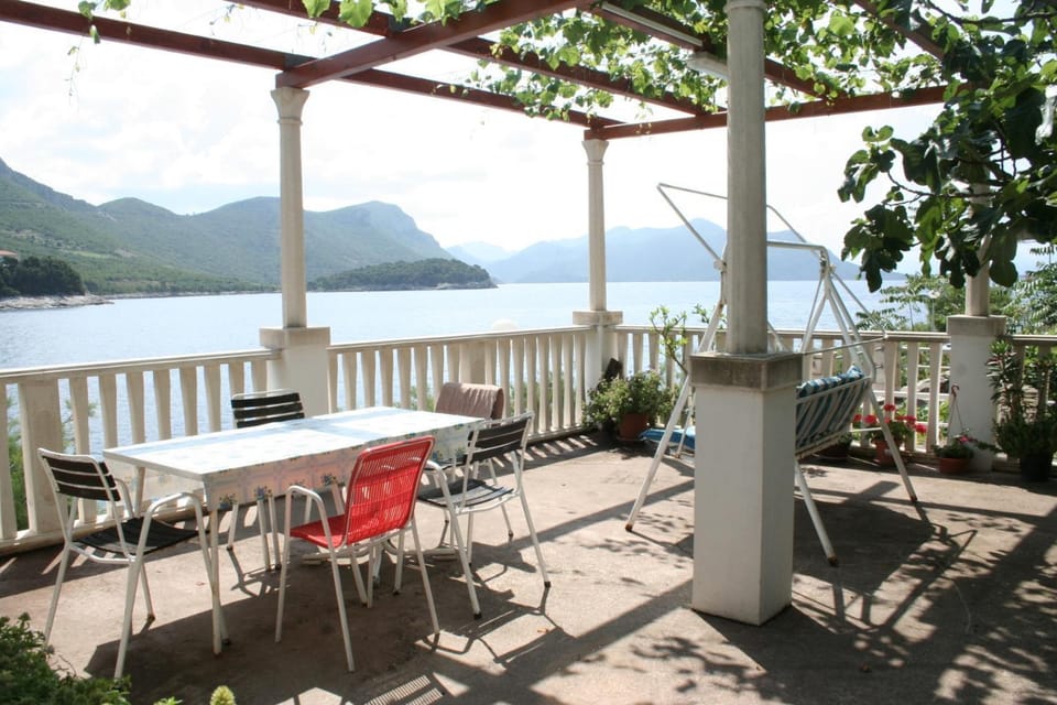 Location, children, Family