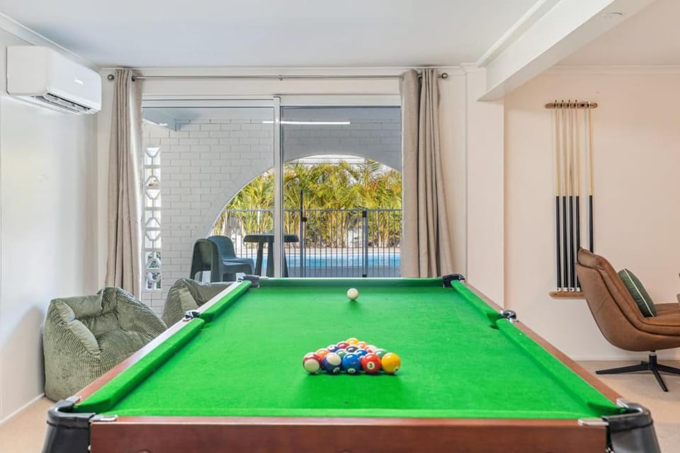 Poolside Family Retreat House in Hervey Bay