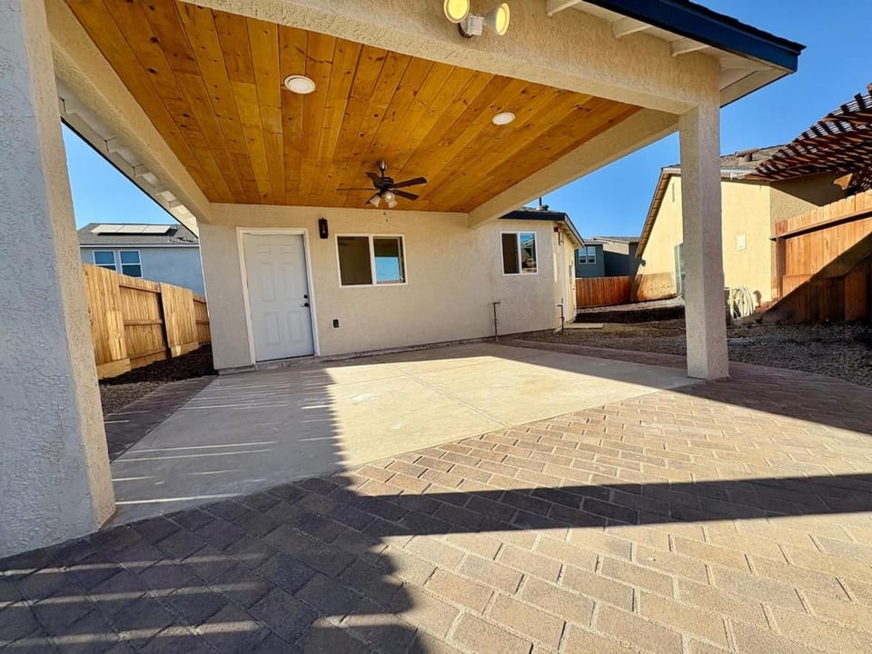 Comfortable 2BR Home - Family-Friendly Getaway House in Los Banos