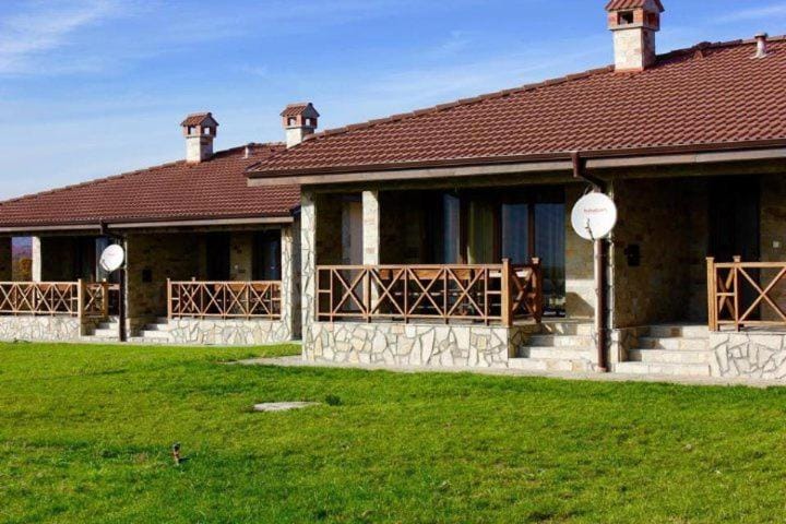 Property building, Spring, Day, Garden, Garden view