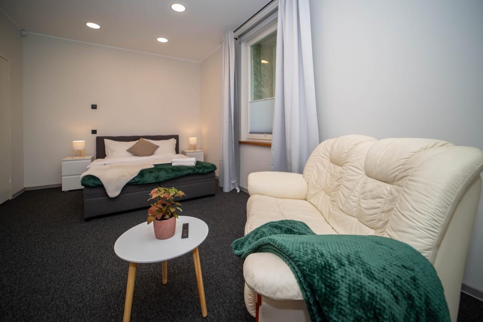 Bed, Living room, Photo of the whole room, Seating area, Bedroom, towels