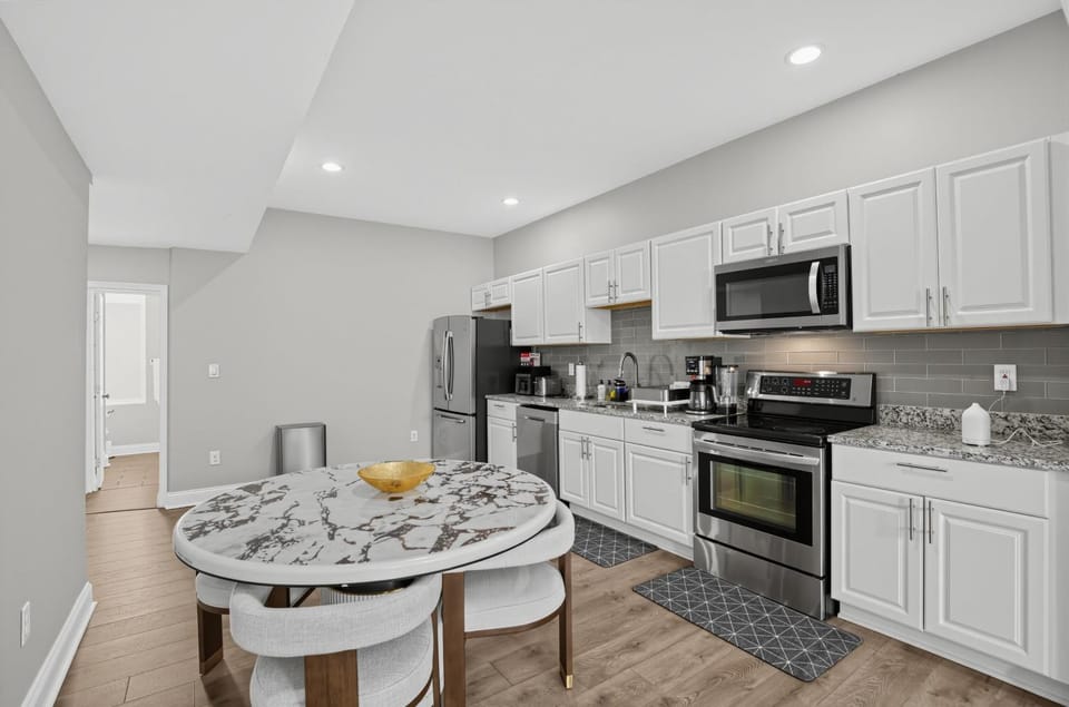 Expansive Urban Canvas in Baltimore apts Apartment in Baltimore