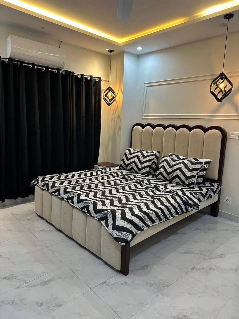 Central 2BR Flat with Fast Wi-Fi & Parking Phase 8 Apartment in Islamabad