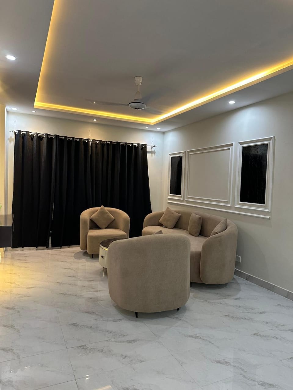 Central 2BR Flat with Fast Wi-Fi & Parking Phase 8 Apartment in Islamabad