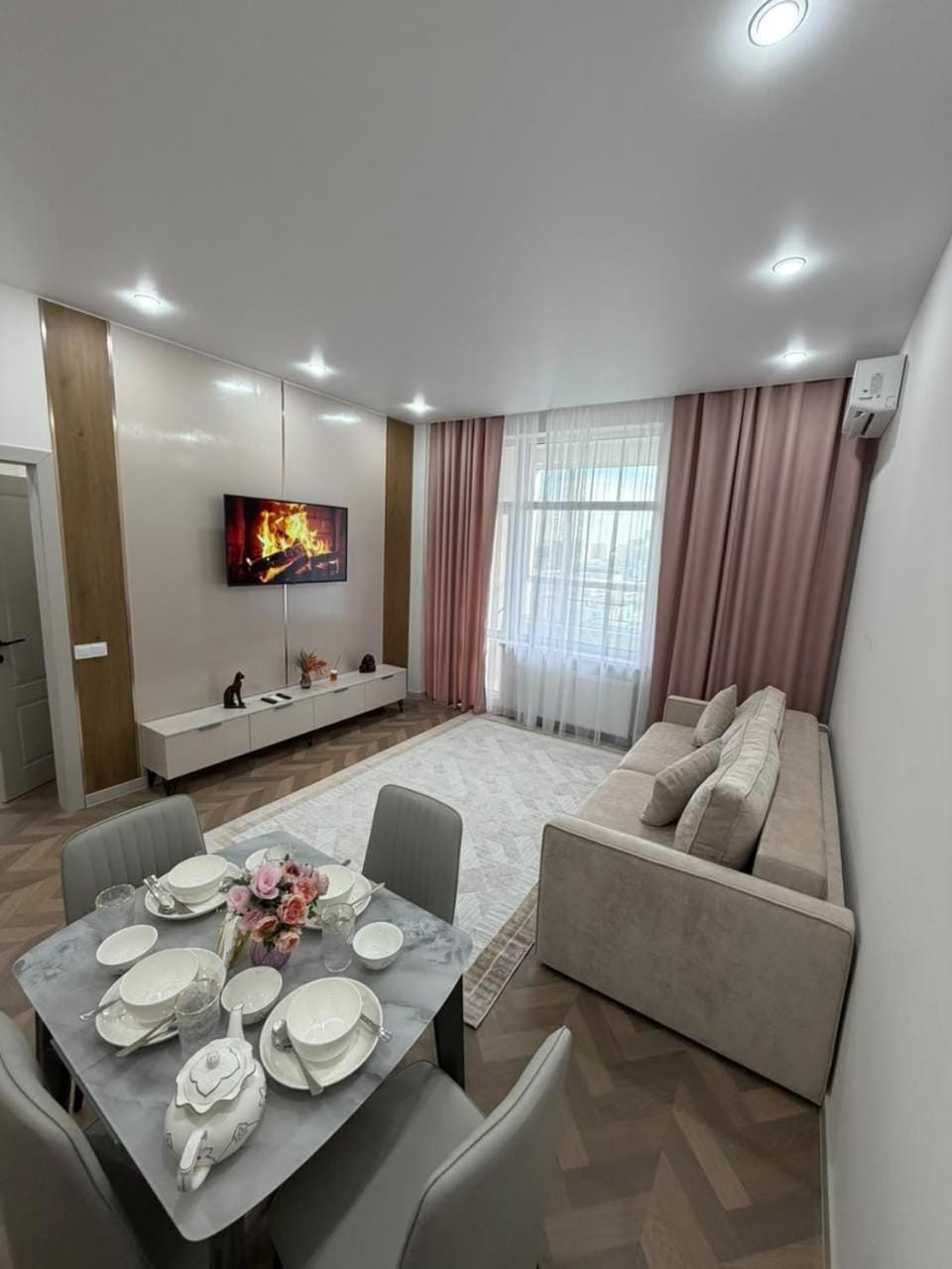 TV and multimedia, Living room, Seating area