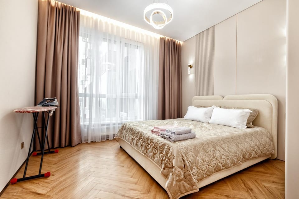 Bed, Photo of the whole room, Bedroom, towels