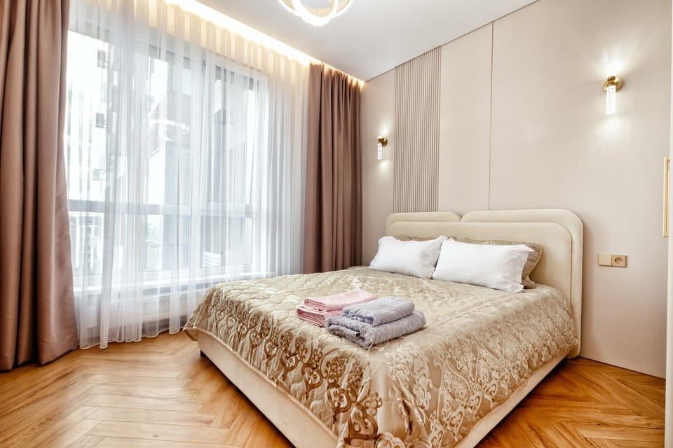 Bed, Photo of the whole room, Bedroom, towels