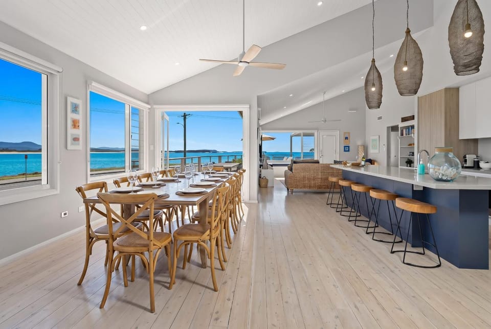 Kitchen or kitchenette, Dining area, Sea view