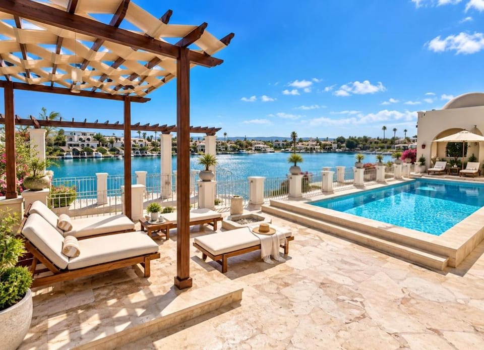 Luxury Waterfront, Privet Beach, Heated Pool Hill Villa - Elgouna House in Hurghada