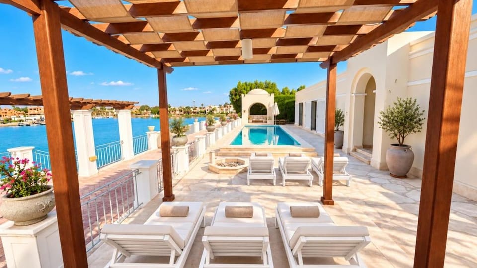 View (from property/room), Balcony/Terrace, Pool view, Swimming pool, sunbed