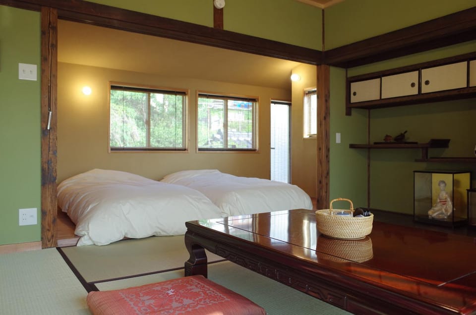 Photo of the whole room, Bedroom