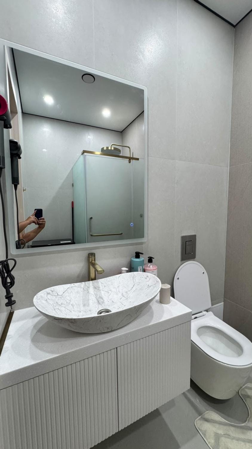 Shower, Toilet