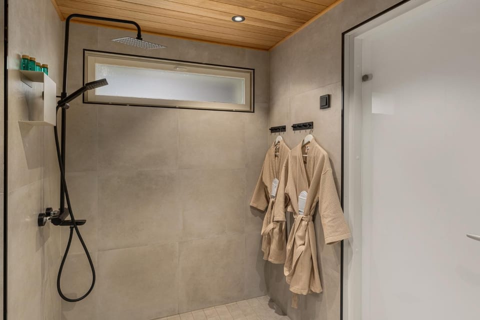 Shower, Bathroom, towels
