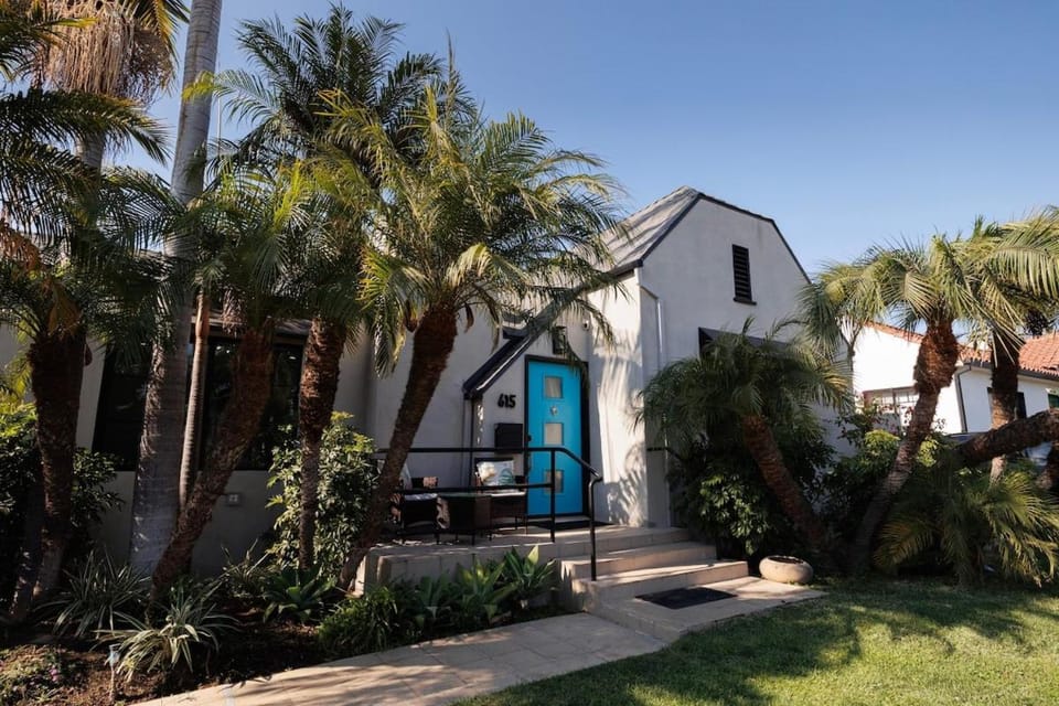 Luxurious beautiful house with tranquil backyard House in West Hollywood