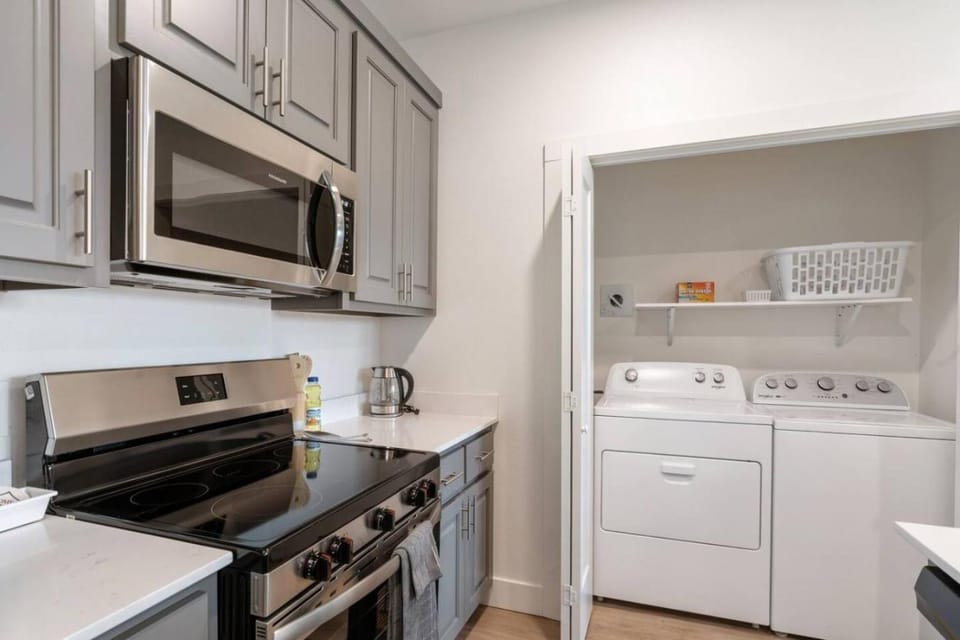 Kitchen or kitchenette, oven