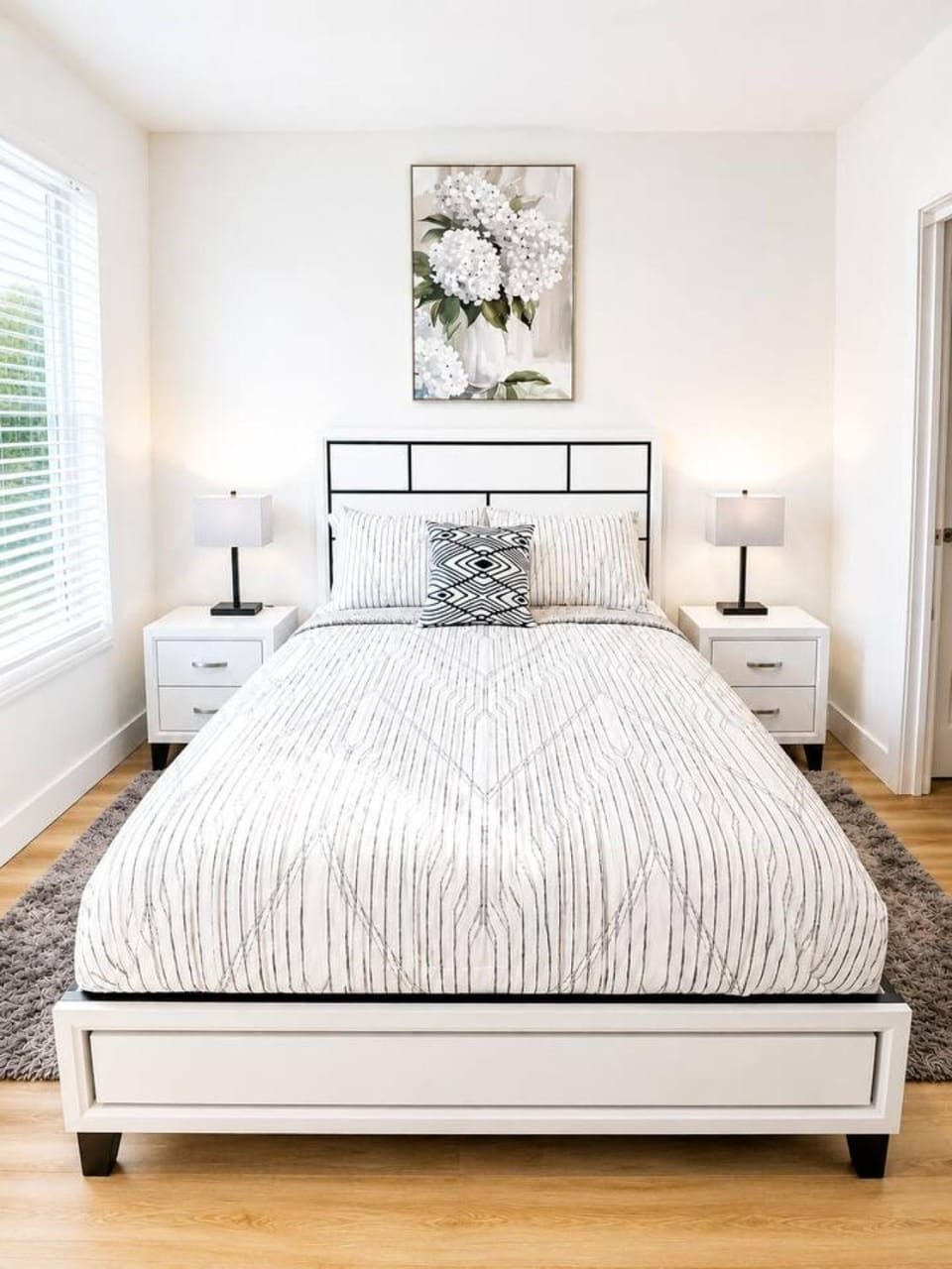 Bed, Photo of the whole room, Bedroom