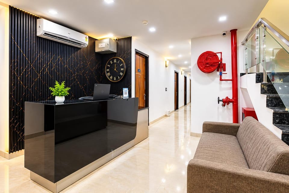 TV and multimedia, Lobby or reception, Seating area, air conditioner