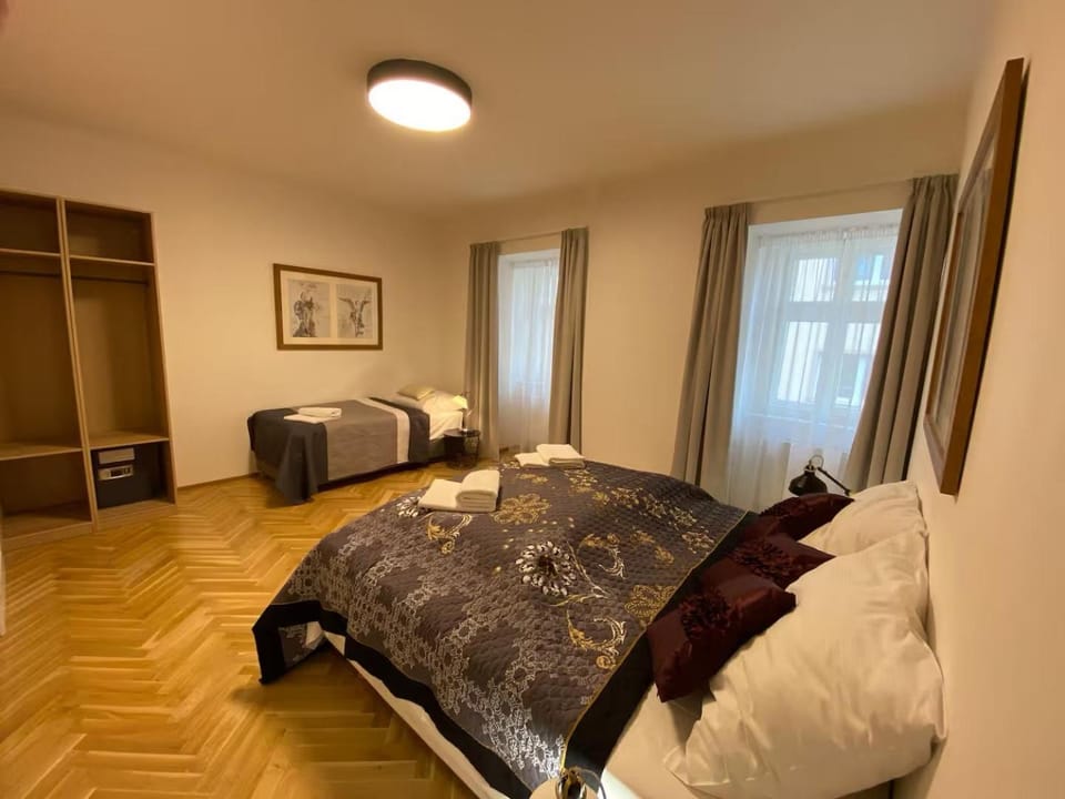 Bed, Photo of the whole room, Bedroom, towels