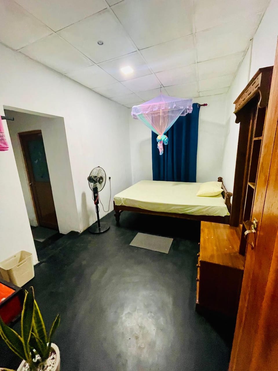 Photo of the whole room, Bedroom