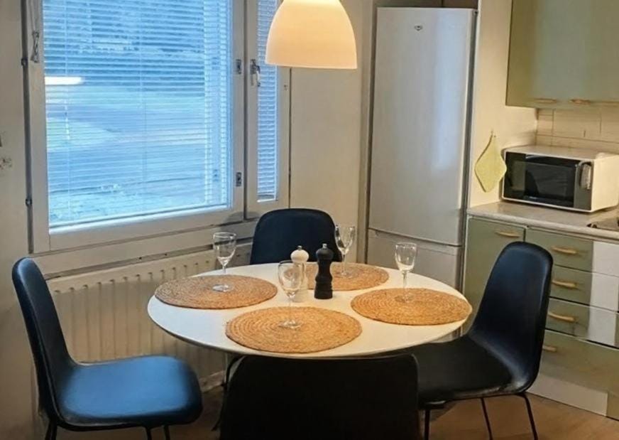 Food and drinks, Dining area, microwave, kitchen