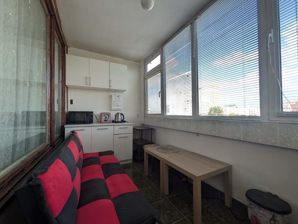 Kitchen or kitchenette, Seating area, oven, pet friendly, stove