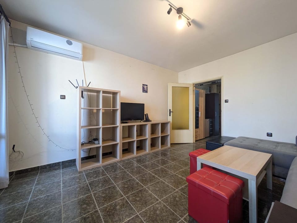 TV and multimedia, Living room, Photo of the whole room, air conditioner