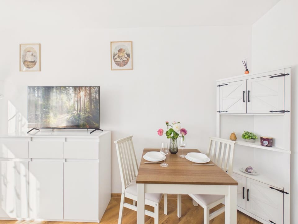 TV and multimedia, Dining area